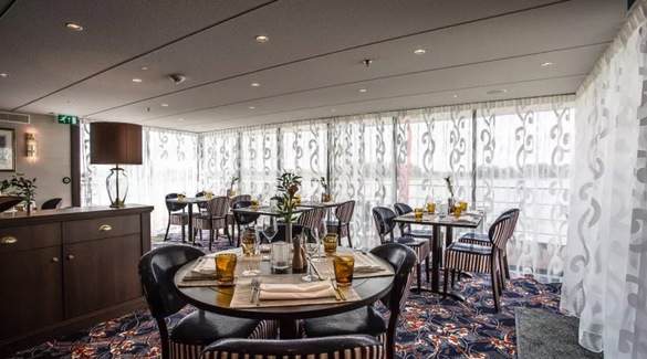 Riviera Travel, MS Oscar Wilde, Bistro Restaurant.jpg